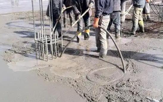 冷卻水循環(huán)系統(tǒng):確保拌和水的溫度控制 冷卻水循環(huán)系統(tǒng):確保拌和水的溫度控制